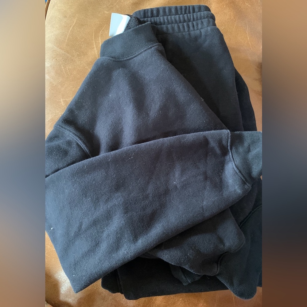 THREE PIECE Aritizia Cozy AF Sweatpants, Sweatshorts and Cropped Sweatshirt